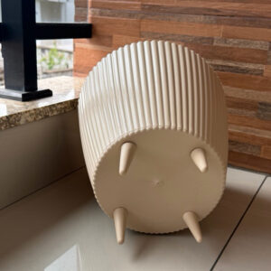 Vaso para Planta Canelado Moderno com Pezinhos Design Moderno 28x26x18