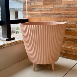 Vaso para Planta Canelado Moderno com Pezinhos Design Moderno 28x26x18 - Caramelo