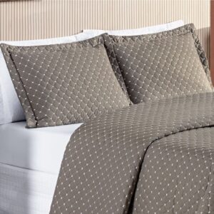 Kit Cobre Leito Ravena Casal Padrão/Queen/King3 Peças Matelado Micropercal 200 Fios - Camafeu