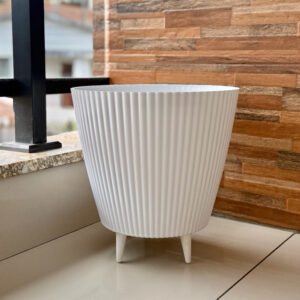 Vaso para Planta Canelado Moderno com Pezinhos Design Moderno 28x26x18 - Branco