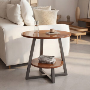 Mesa de Centro Redonda Simples em Madeira Maciça na Cor Nogueira, com 2 Prateleiras (Mesa Auxiliar Decorativa para Sala)