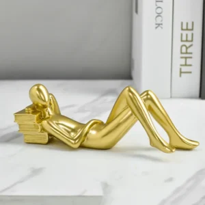 Estátua Decorativa de Personagens Lendo em Resina para Decoração Moderna - Modelo C - 18x7x6cm