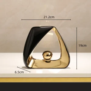 Escultura Decorativa em Cerâmica Geométrica com Bola Dourada - Modelo B