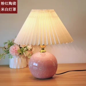 Abajur de Mesa em Cerâmica com Capa Plissada - Decoração Infantil