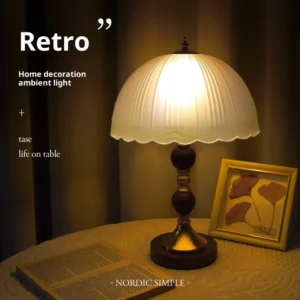 Luminária de Mesa Minimalista em Madeira e Vidro - Abajur Decorativo