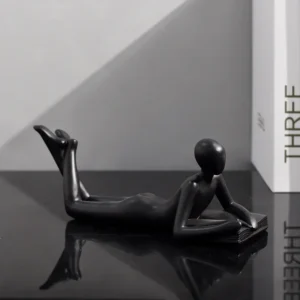 Estátua Decorativa de Personagens Lendo em Resina para Decoração Moderna - Modelo A - 18x7x7.5cm - 200006153