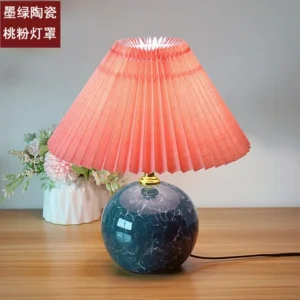 Abajur de Mesa em Cerâmica com Capa Plissada - Decoração Infantil