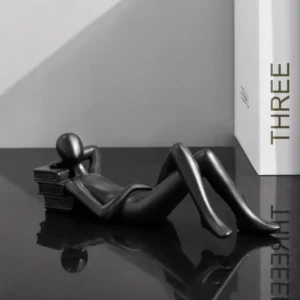 Estátua Decorativa de Personagens Lendo em Resina para Decoração Moderna - Modelo C - 18x7x6cm - 200002984