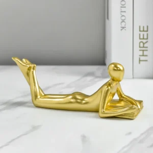 Estátua Decorativa de Personagens Lendo em Resina para Decoração Moderna - Modelo A - 18x7x7.5cm