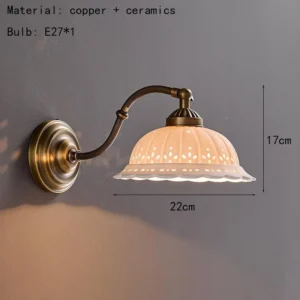 Arandela de Cerâmica Branca com Detalhes em Latão - Estilo Europeu