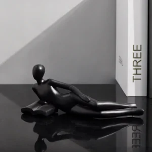 Estátua Decorativa de Personagens Lendo em Resina para Decoração Moderna - Modelo D - 17.5x7.5x8cm - 365016