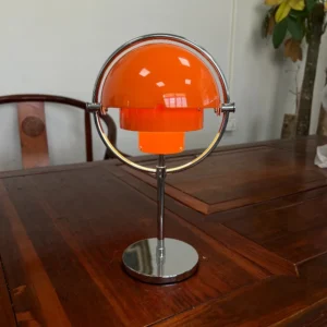 Lâmpada de Mesa Moderna em Metal Preto e Ouro para Decoração