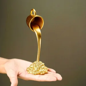 Caneca Escultura Flutuante em Ouro para Decoração de Mesa