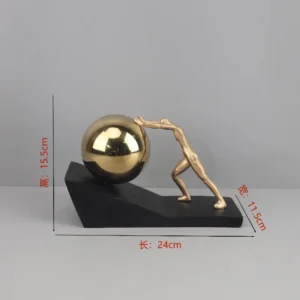 Escultura de Resina Personagem Empurrando Bola - Decoração de Mesa - Dourado