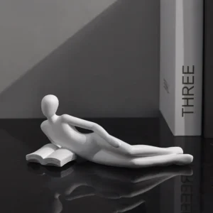 Estátua Decorativa de Personagens Lendo em Resina para Decoração Moderna - Modelo D - 17.5x7.5x8cm - 100018786
