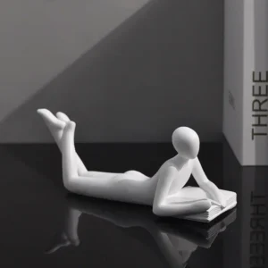 Estátua Decorativa de Personagens Lendo em Resina para Decoração Moderna - Modelo A - 18x7x7.5cm - 200006152
