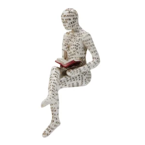 Estátua de Mulher Lendo em Resina para Decoração de Mesa