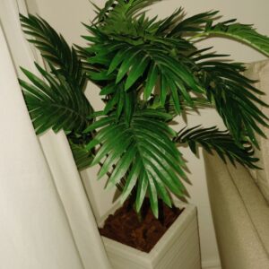 Palmeira Artificial Grande 1,15m com Vaso Decorativo – Planta Artificial Realista para Sala e Escritório