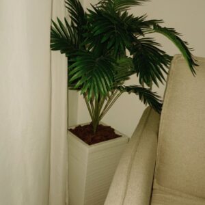 Palmeira Artificial Grande 1,15m com Vaso Decorativo – Planta Artificial Realista para Sala e Escritório