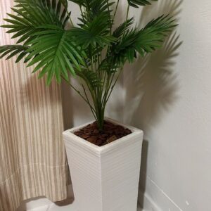 Palmeira Artificial Grande 1,15m com Vaso Decorativo – Planta Artificial Realista para Sala e Escritório
