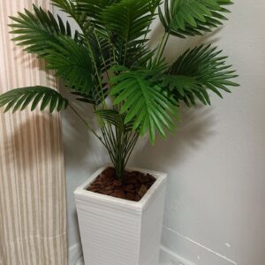 Palmeira Artificial Grande 1,15m com Vaso Decorativo – Planta Artificial Realista para Sala e Escritório