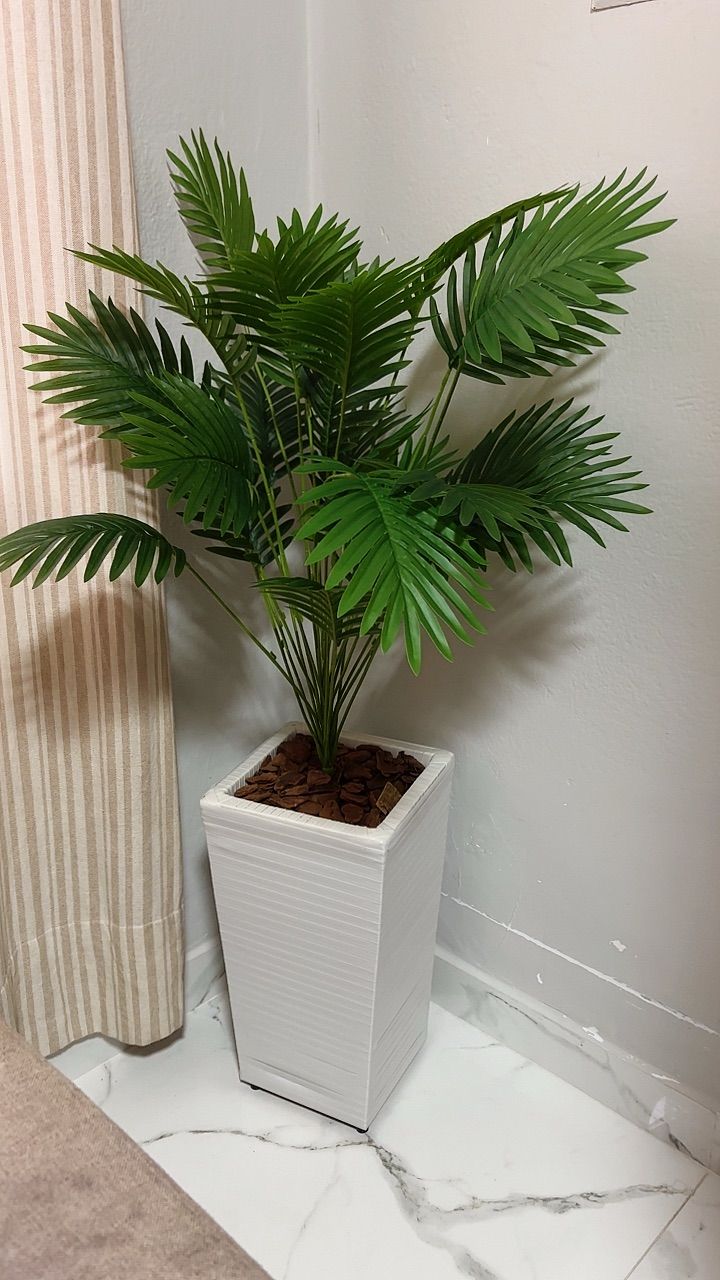 Palmeira Artificial Grande 1,15m com Vaso Decorativo – Planta Artificial Realista para Sala e Escritório